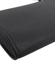 2002 年 Epi 黑色手拿包配饰