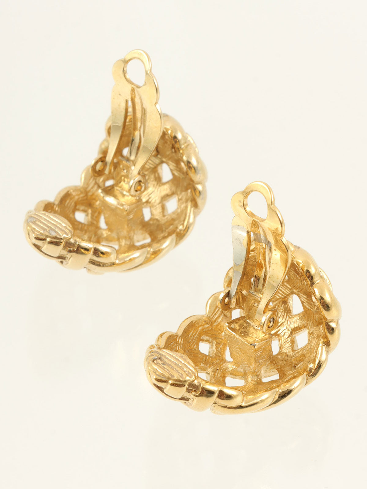 Bucket Motif Earrings Gold