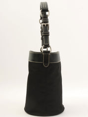 黑色尼龙水桶单肩包