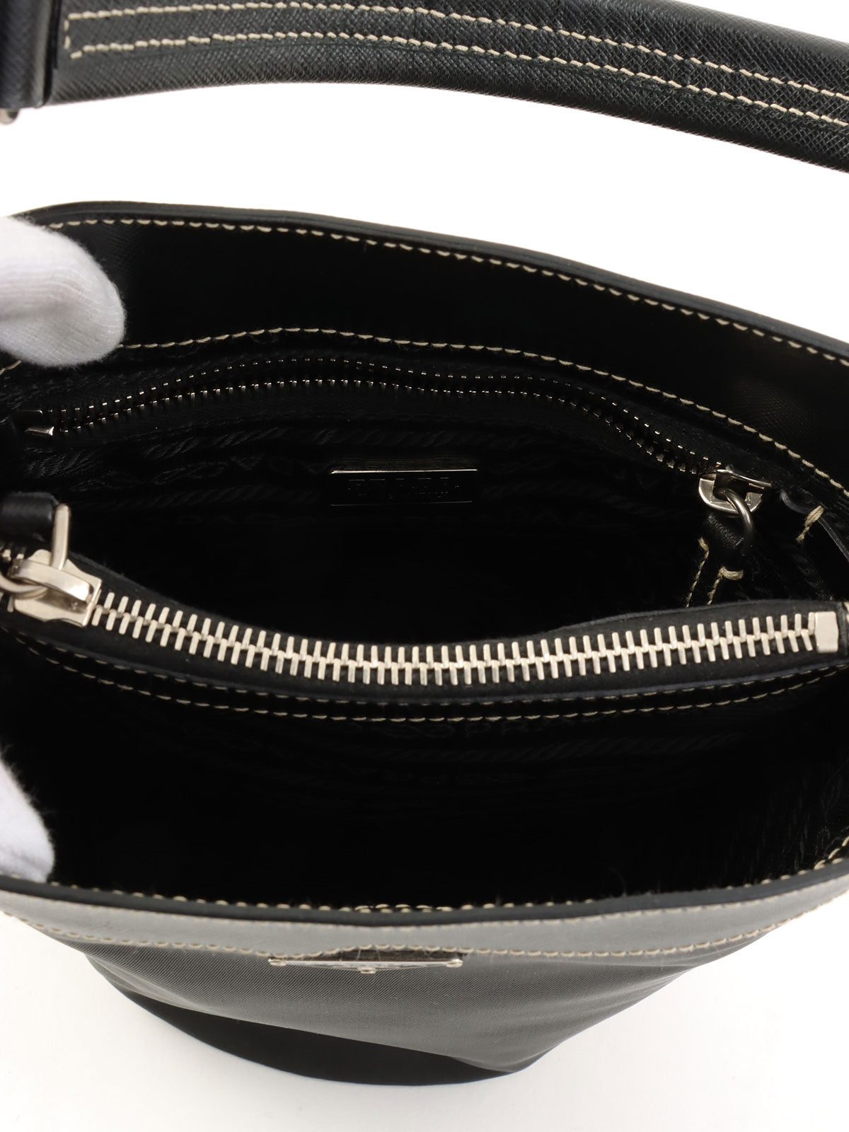 黑色尼龙水桶单肩包