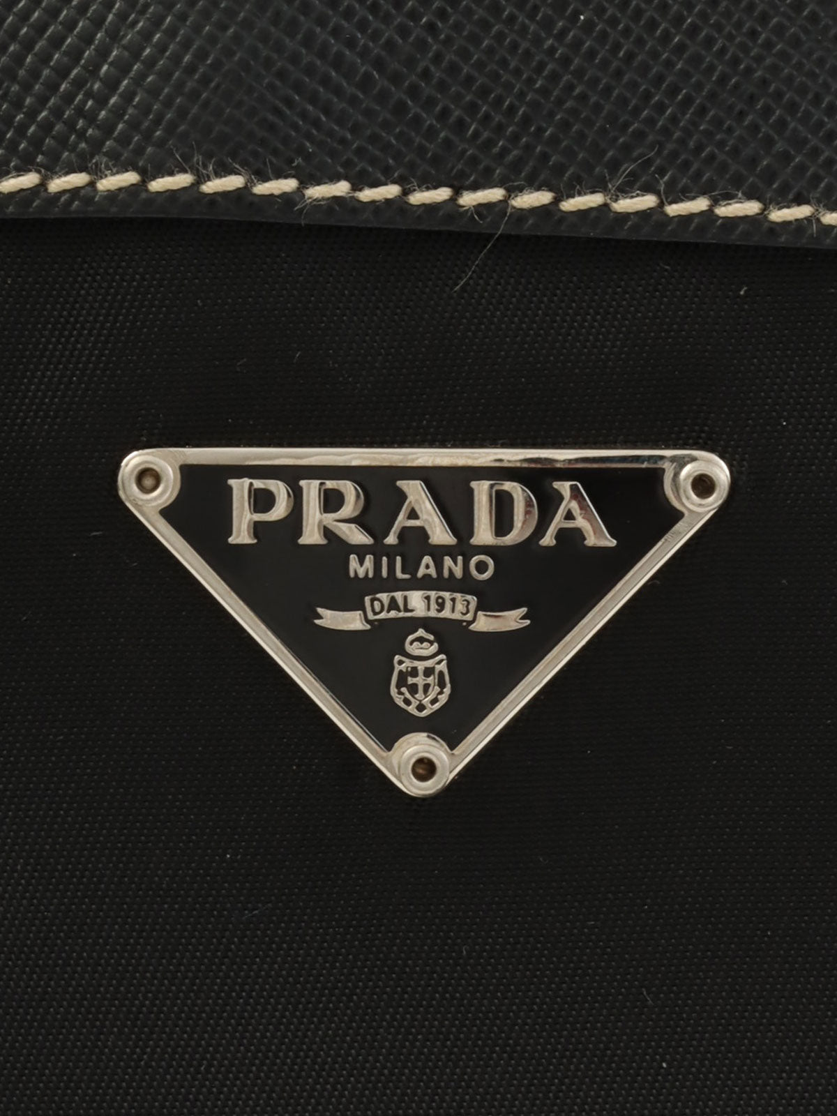 黑色尼龙水桶单肩包