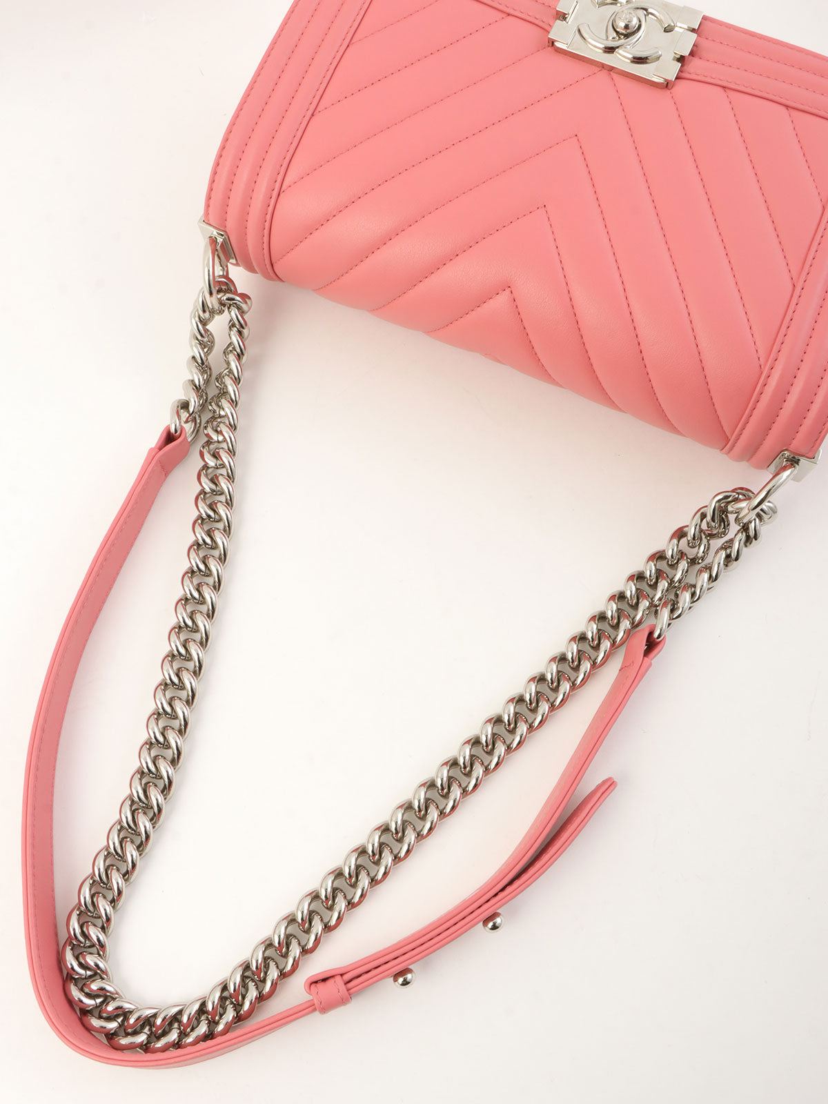 2016年頃製 シェブロンステッチボーイシャネルチェーンショルダーバッグ ピンク
