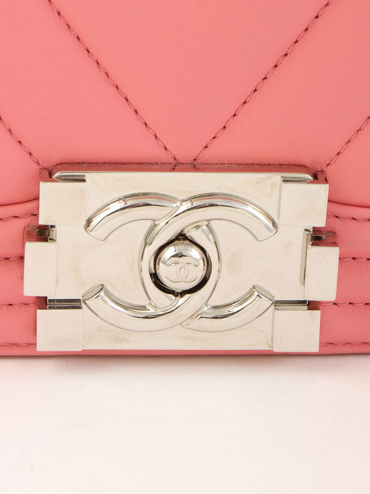2016年頃製 シェブロンステッチボーイシャネルチェーンショルダーバッグ ピンク