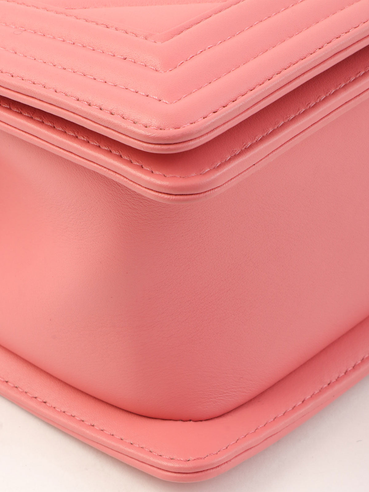 2016年頃製 シェブロンステッチボーイシャネルチェーンショルダーバッグ ピンク