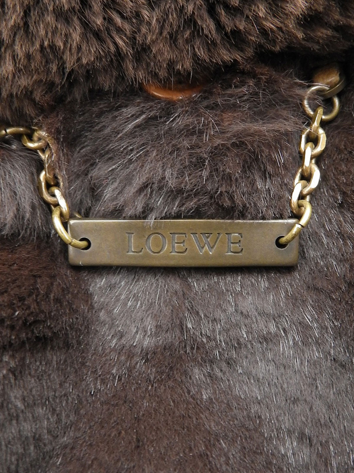 棕色真皮毛连帽带logo纽扣外套