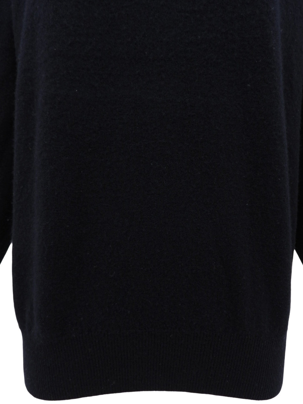 ロゴ刺繍タートルネックニットセーター ブラック