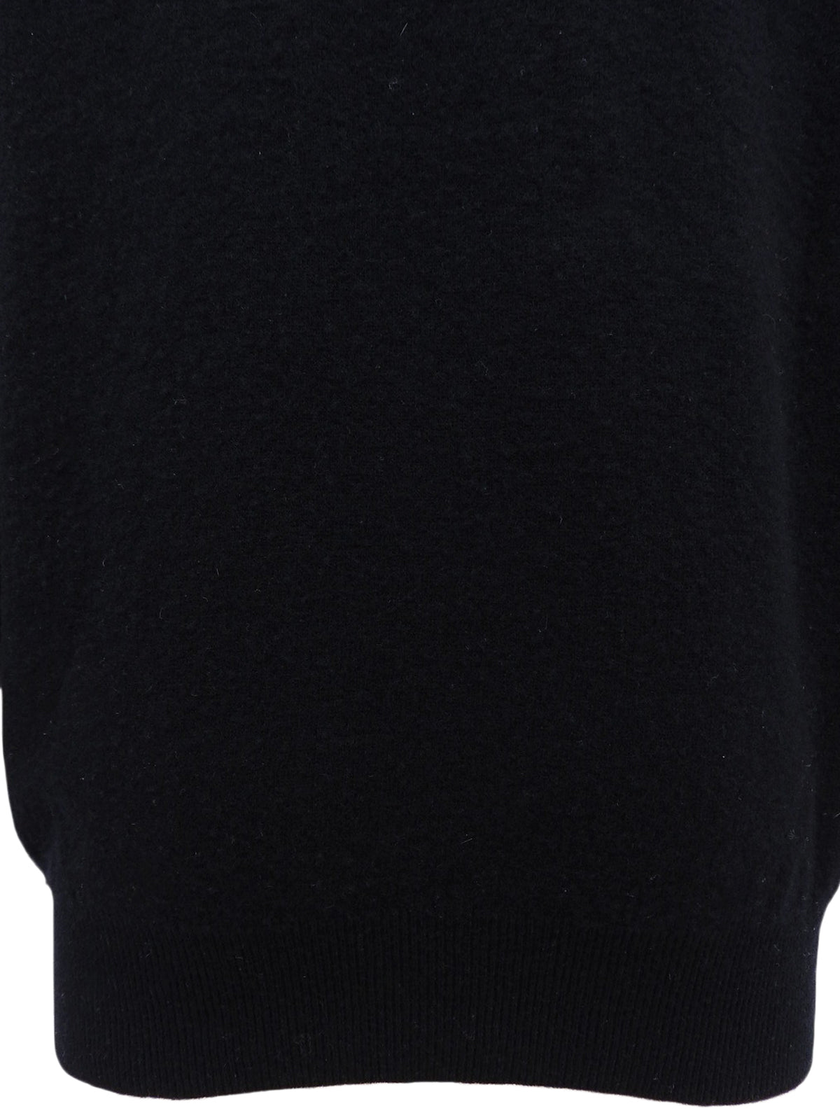 ロゴ刺繍タートルネックニットセーター ブラック