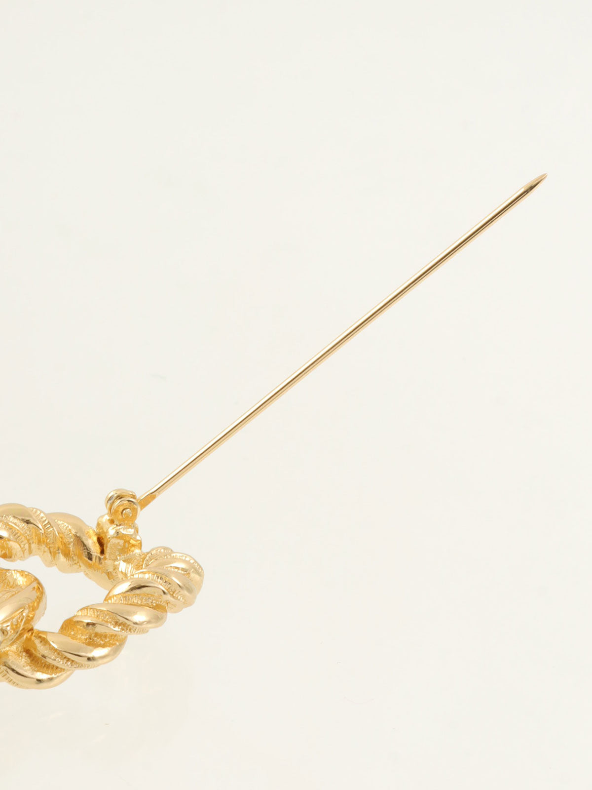 ラインストーンツイストデザインブローチ ゴールド