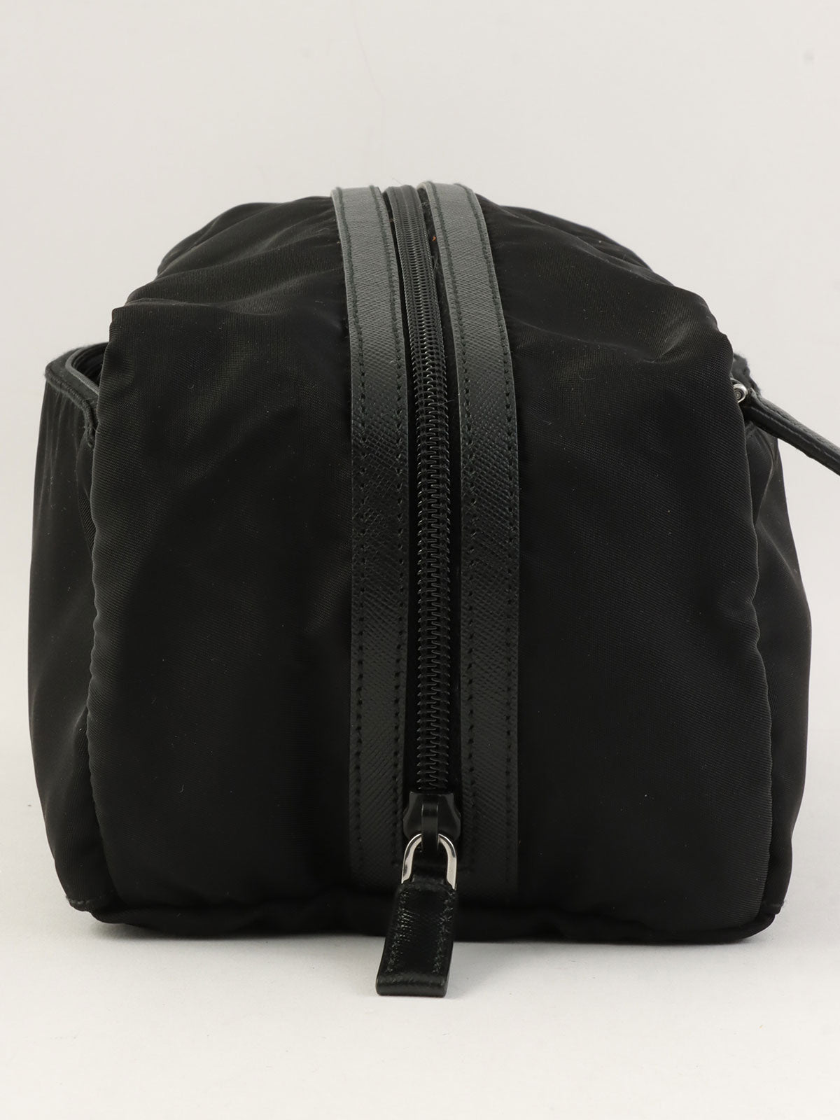 Nylon logo plate pouch, black