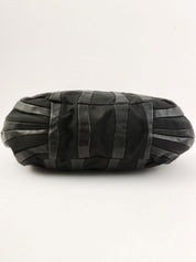 ナイロンレザーコンビロゴプレートワンショルダーバッグ ブラック