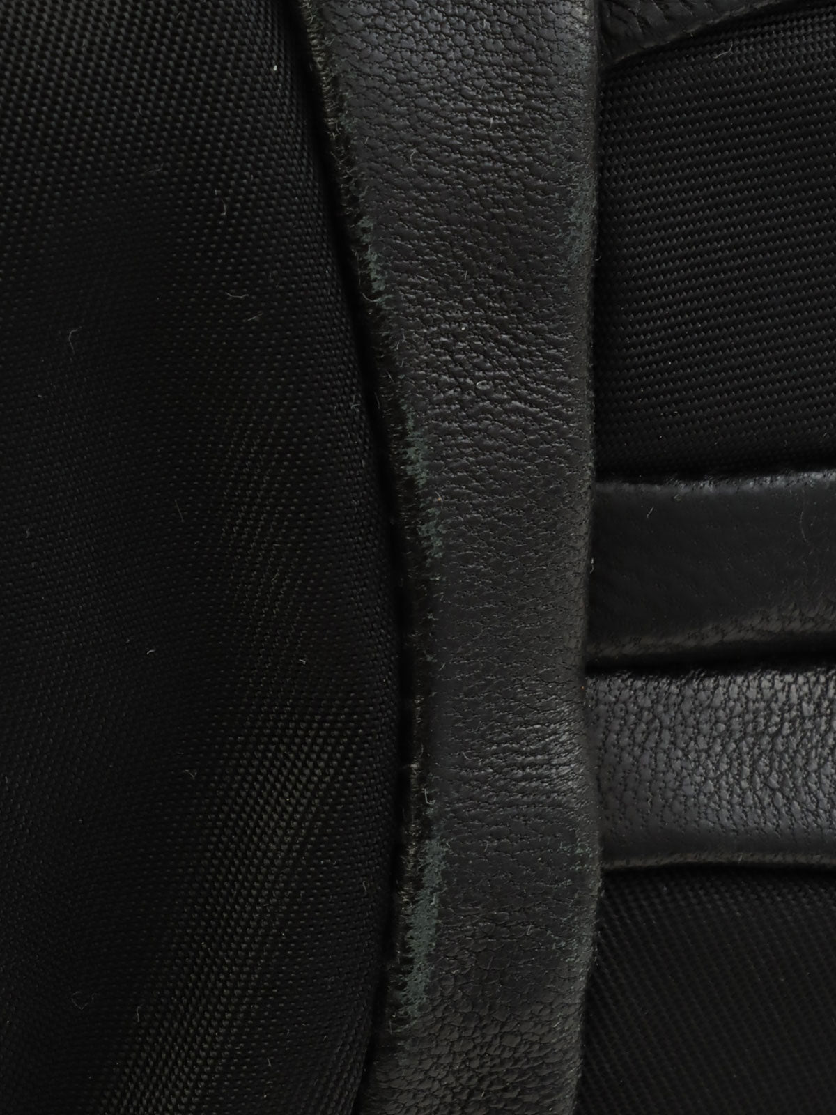 ナイロンレザーコンビロゴプレートワンショルダーバッグ ブラック