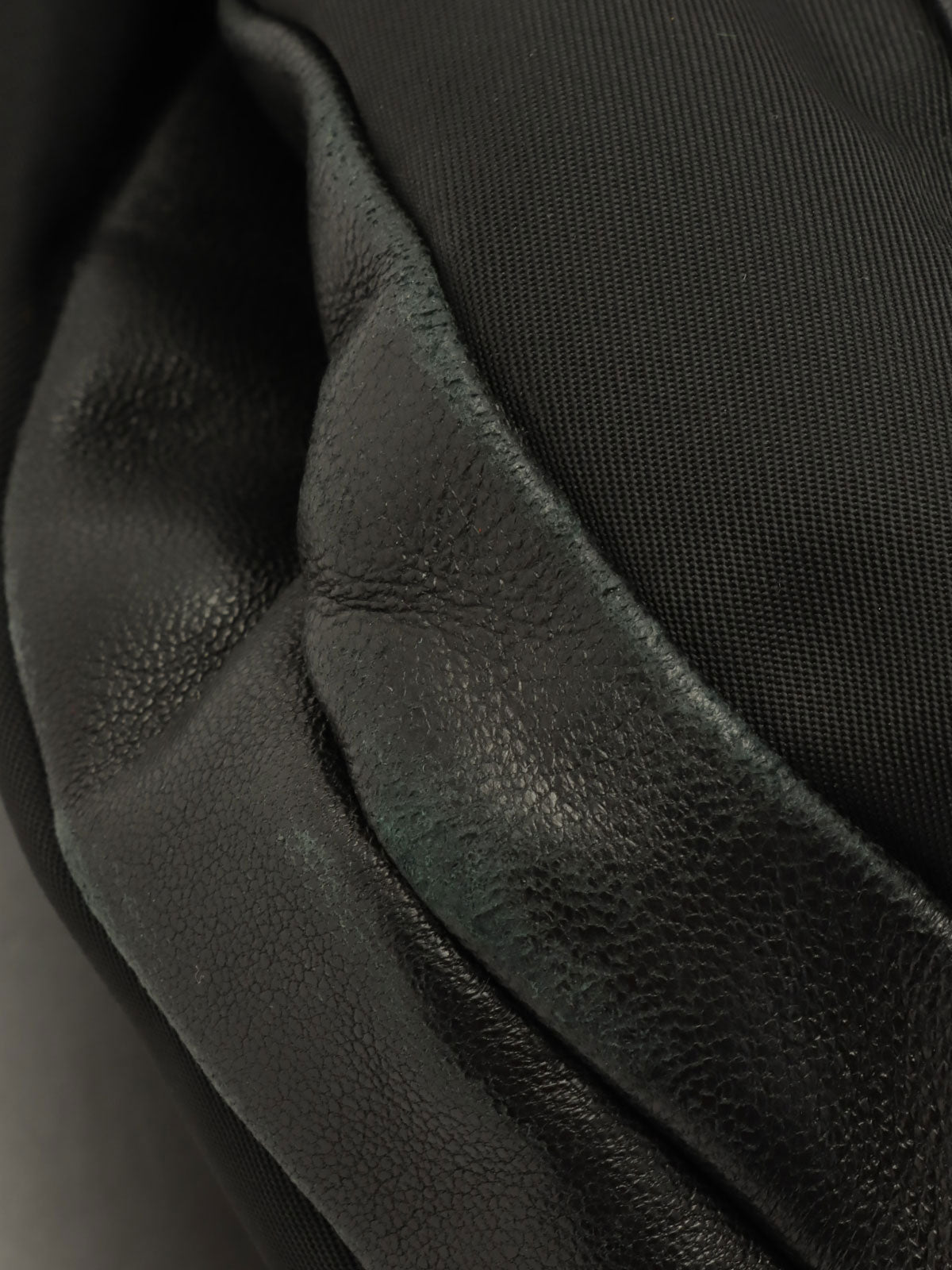 ナイロンレザーコンビロゴプレートワンショルダーバッグ ブラック