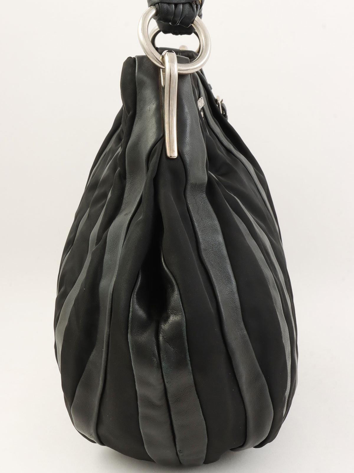 ナイロンレザーコンビロゴプレートワンショルダーバッグ ブラック