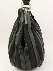 ナイロンレザーコンビロゴプレートワンショルダーバッグ ブラック