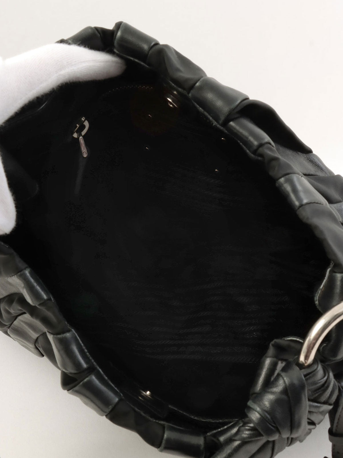 ナイロンレザーコンビロゴプレートワンショルダーバッグ ブラック