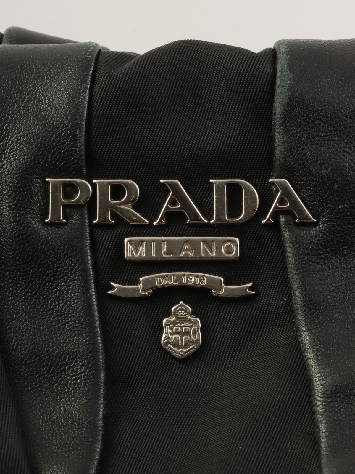 ナイロンレザーコンビロゴプレートワンショルダーバッグ ブラック