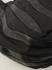 ナイロンレザーコンビロゴプレートワンショルダーバッグ ブラック