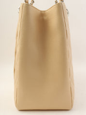 2011年鱼子酱纹理CC标志缝线链条手提包，浅米色