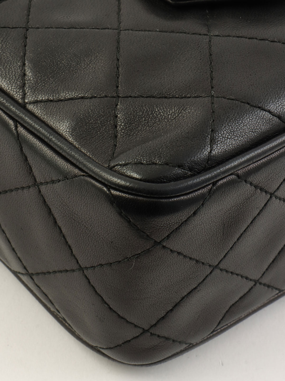 1990 CC 标志缝线流苏珠宝链条包，黑色