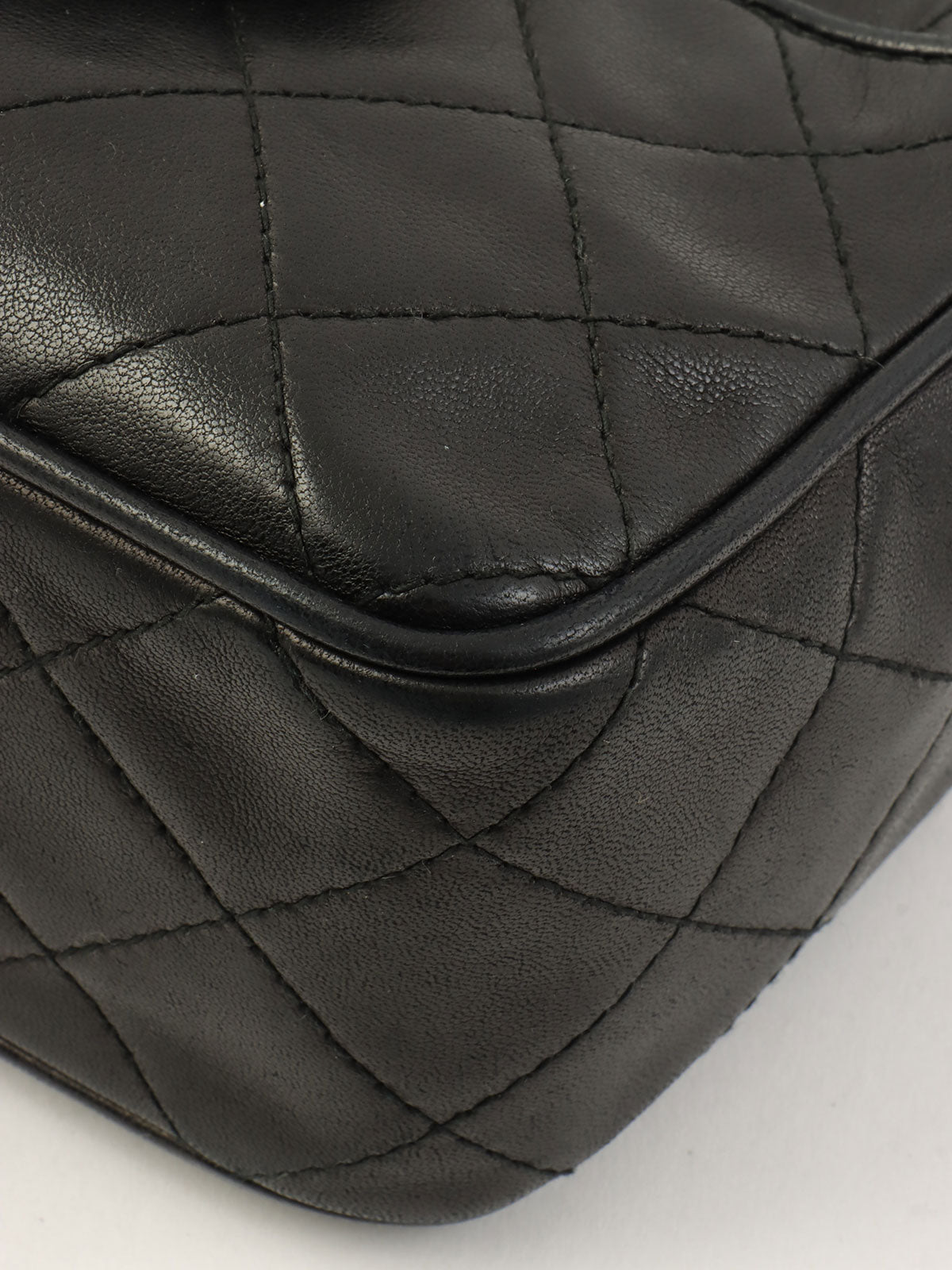 1990 CC 标志缝线流苏珠宝链条包，黑色