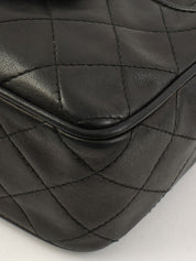 1990 CC 标志缝线流苏珠宝链条包，黑色