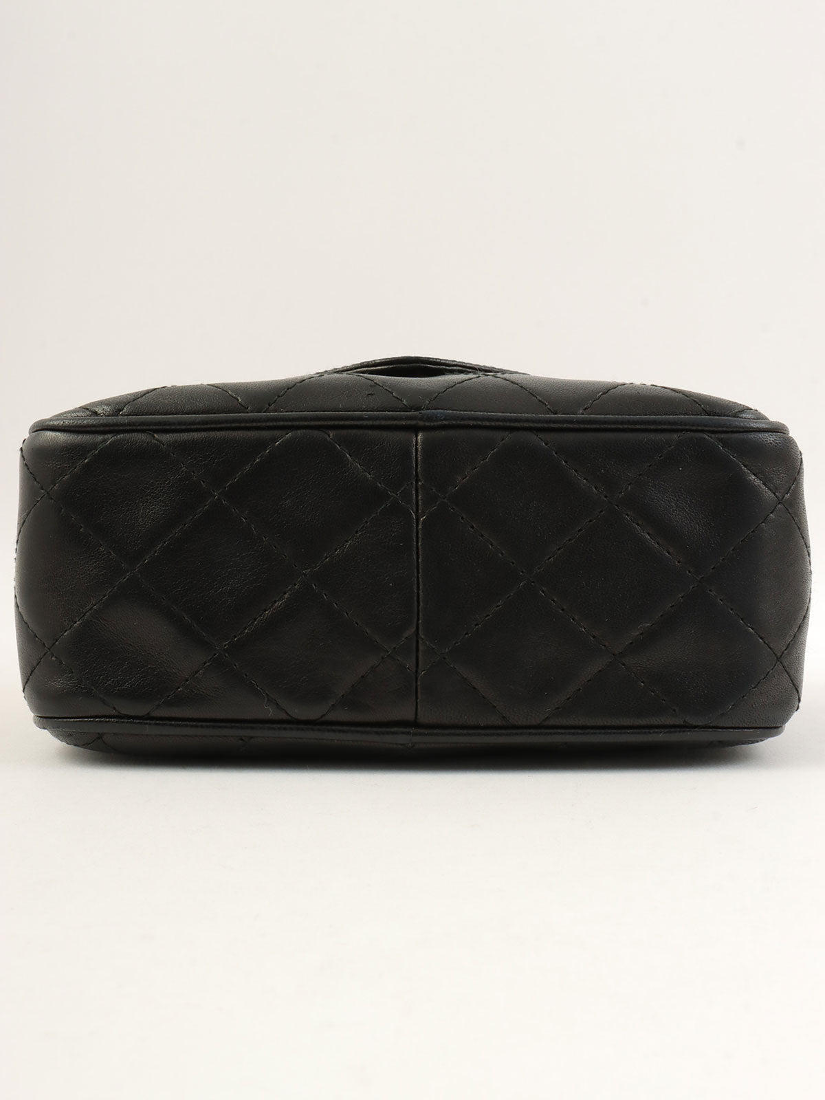 1990 CC 标志缝线流苏珠宝链条包，黑色