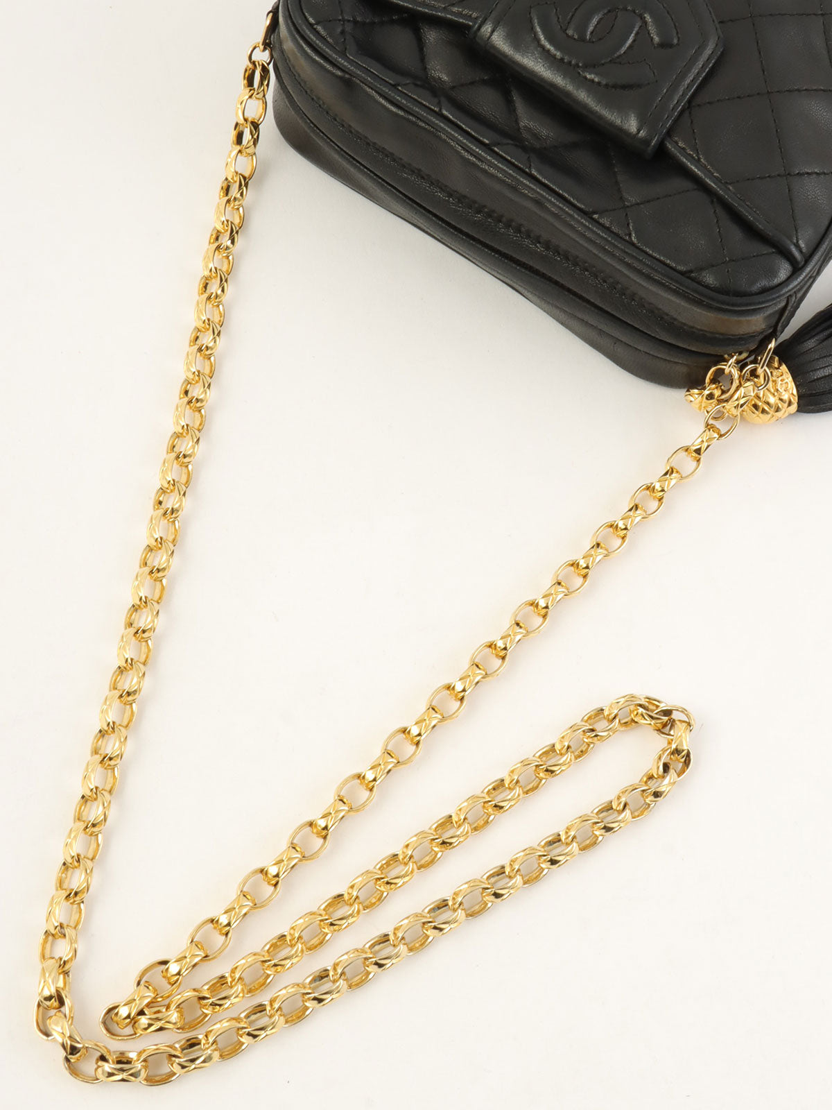 1990 CC 标志缝线流苏珠宝链条包，黑色