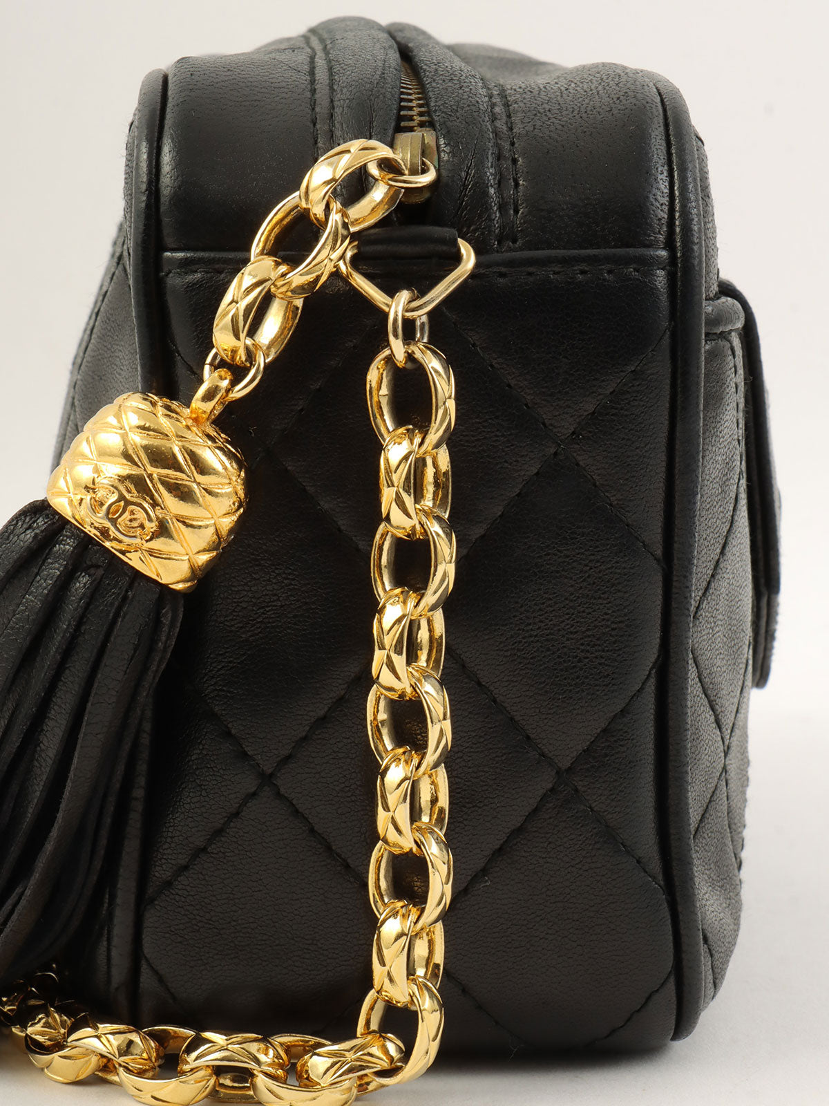 1990 CC 标志缝线流苏珠宝链条包，黑色