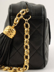 1990 CC 标志缝线流苏珠宝链条包，黑色