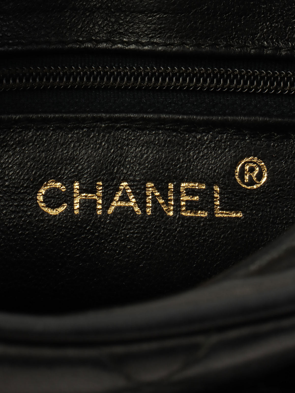 1990 CC 标志缝线流苏珠宝链条包，黑色