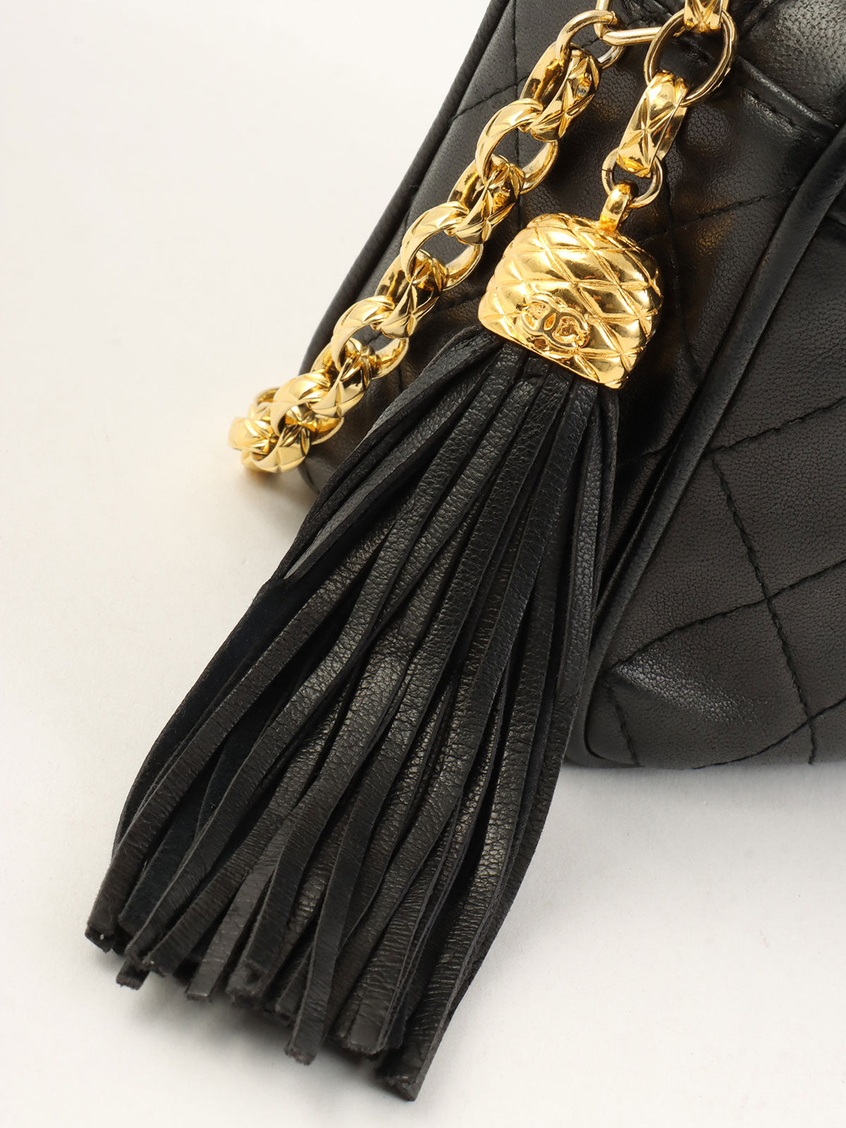 1990 CC 标志缝线流苏珠宝链条包，黑色