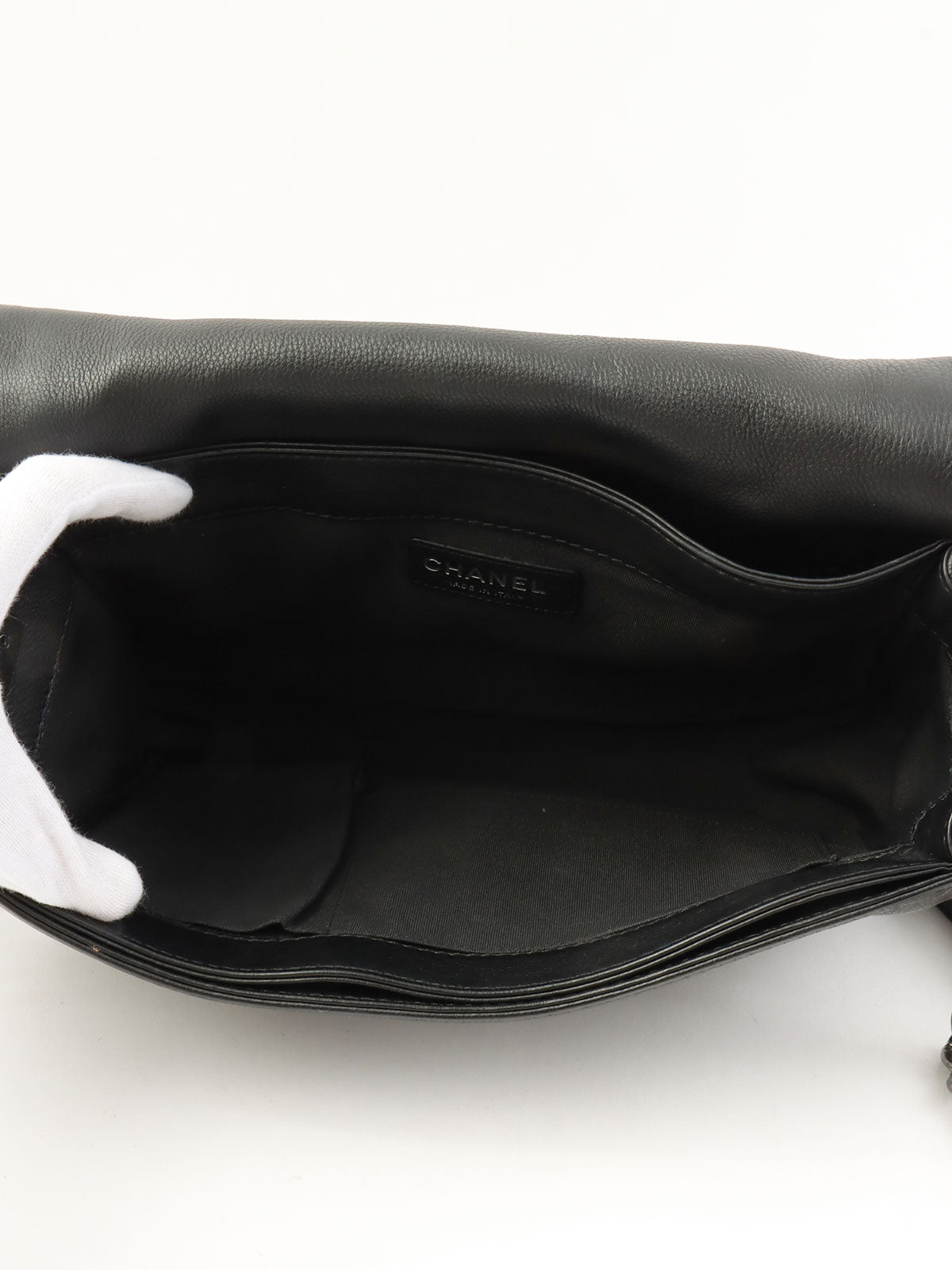 2014 Caviar Skin Boy Chanel Chain Shoulder Bag in Black