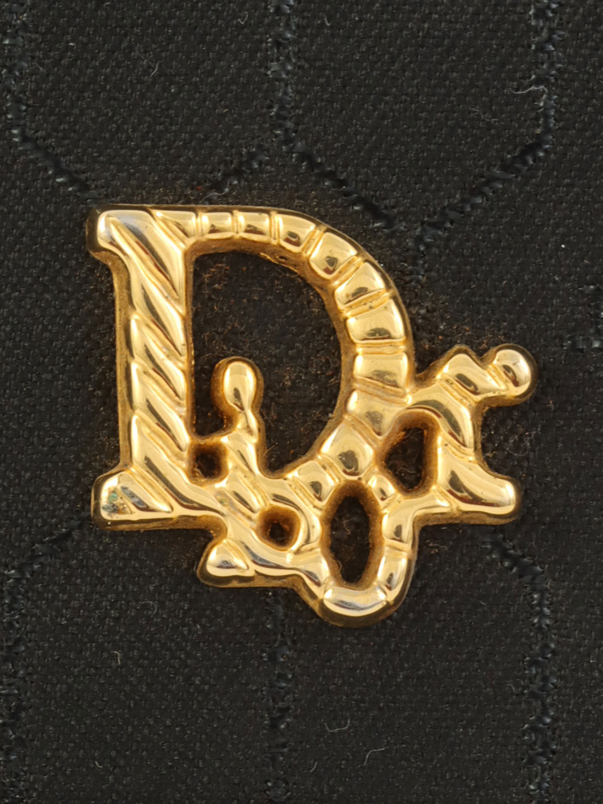 Honeycomb Pattern Logo Plate Chain Bag in Black