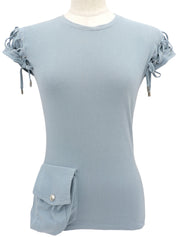 浅蓝色系带短袖T恤，带口袋设计