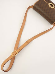 マカダムパターンロゴプレートショルダーバッグ ブラウン