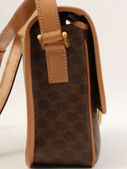 マカダムパターンロゴプレートショルダーバッグ ブラウン