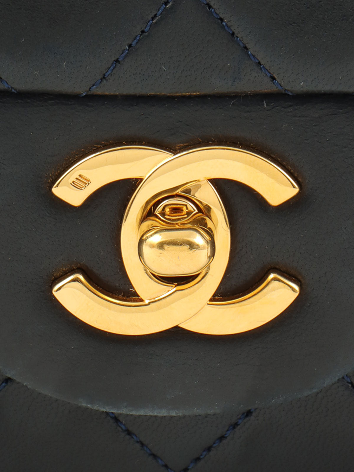 1990年頃製 クラシックフラップチェーンバッグ23cm ネイビー