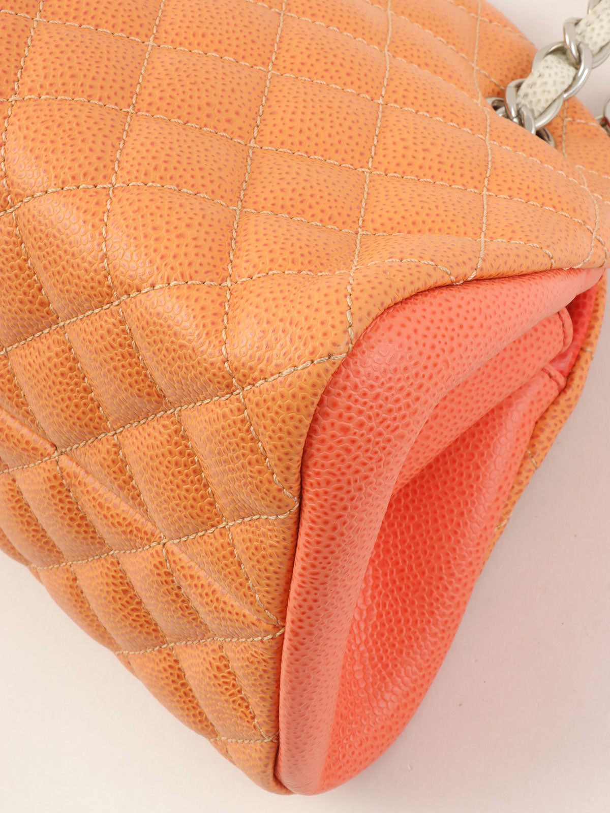 2013年頃製 キャビアスキンCCマークチャームチェーンショルダーバッグ オレンジ/ホワイト