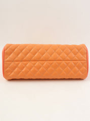 2013年頃製 キャビアスキンCCマークチャームチェーンショルダーバッグ オレンジ/ホワイト