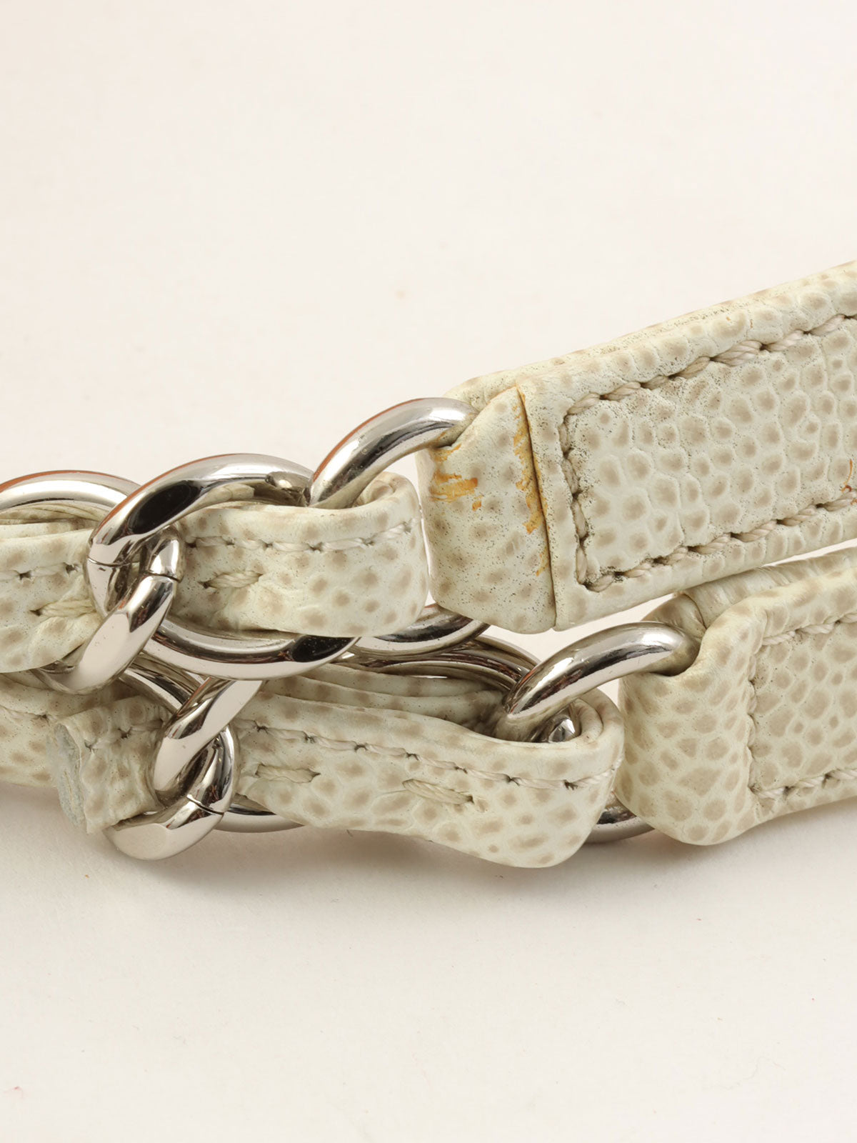 2013年頃製 キャビアスキンCCマークチャームチェーンショルダーバッグ オレンジ/ホワイト