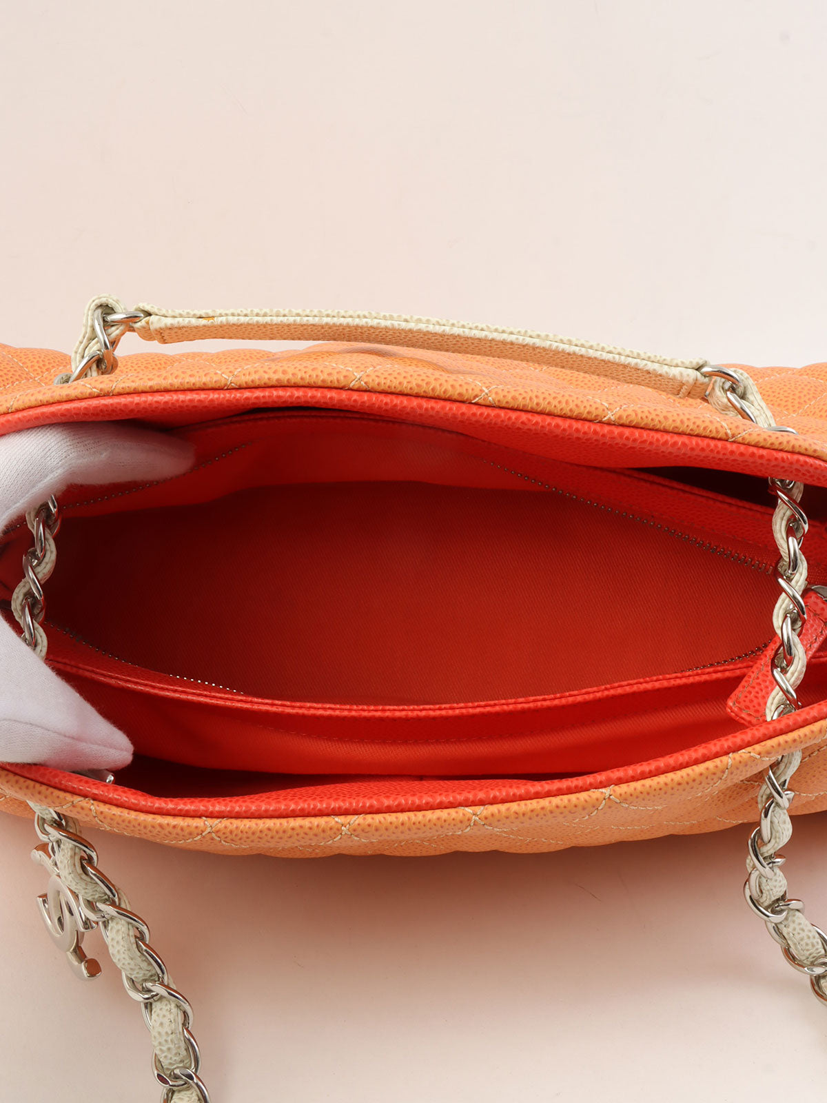 2013年頃製 キャビアスキンCCマークチャームチェーンショルダーバッグ オレンジ/ホワイト