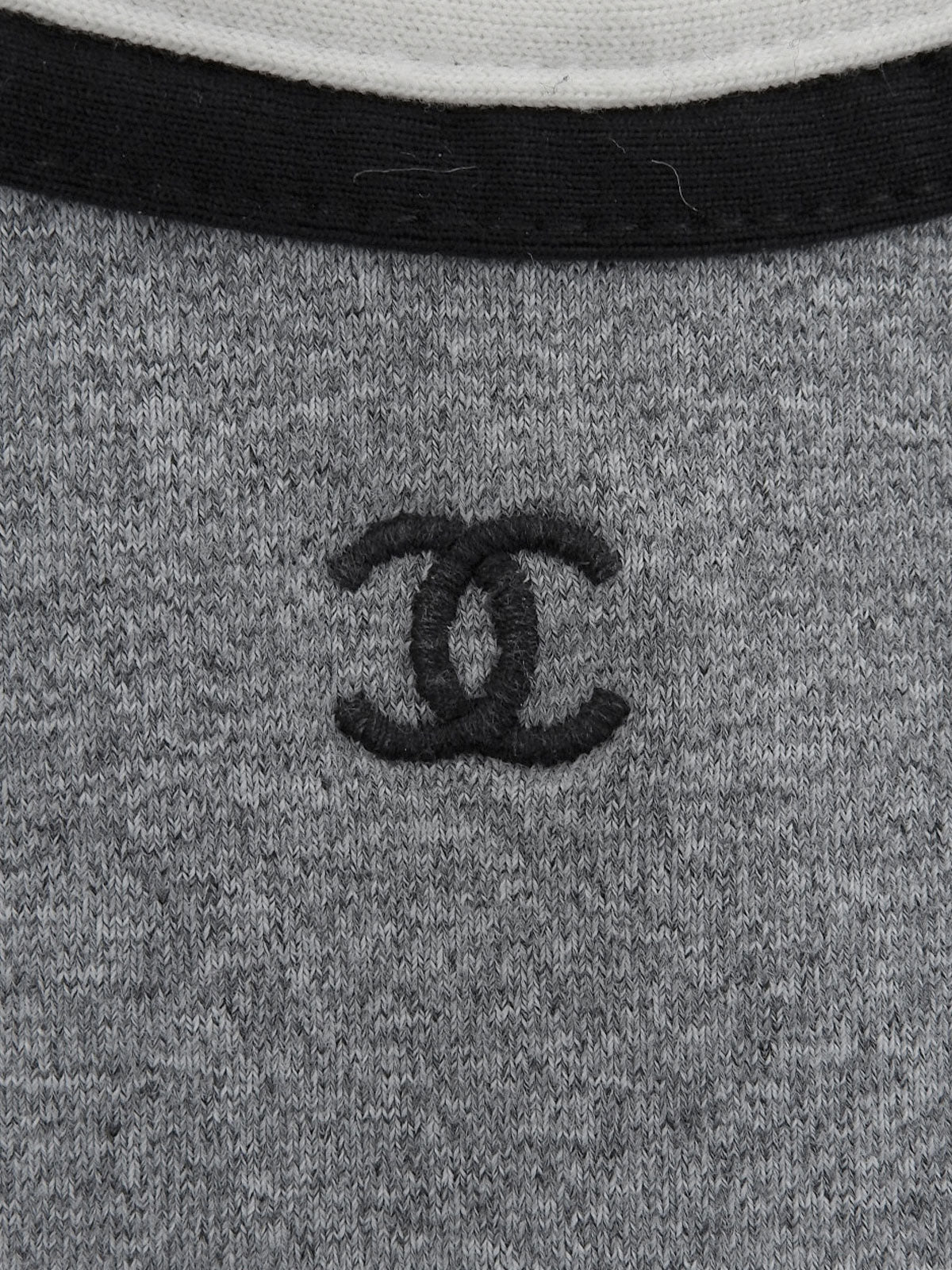 Trim Design CC Mark Stitch Short Sleeve Top in Gray