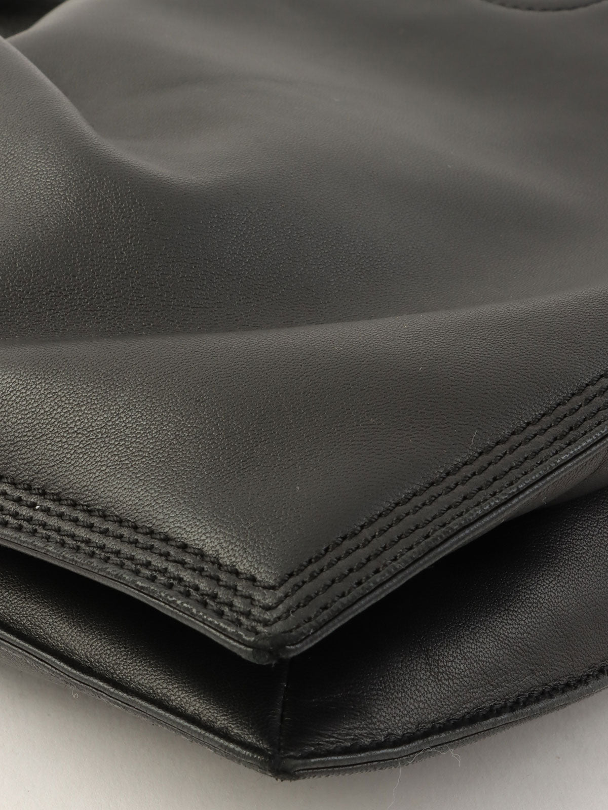 アナグラムステッチショルダーバッグ ブラック