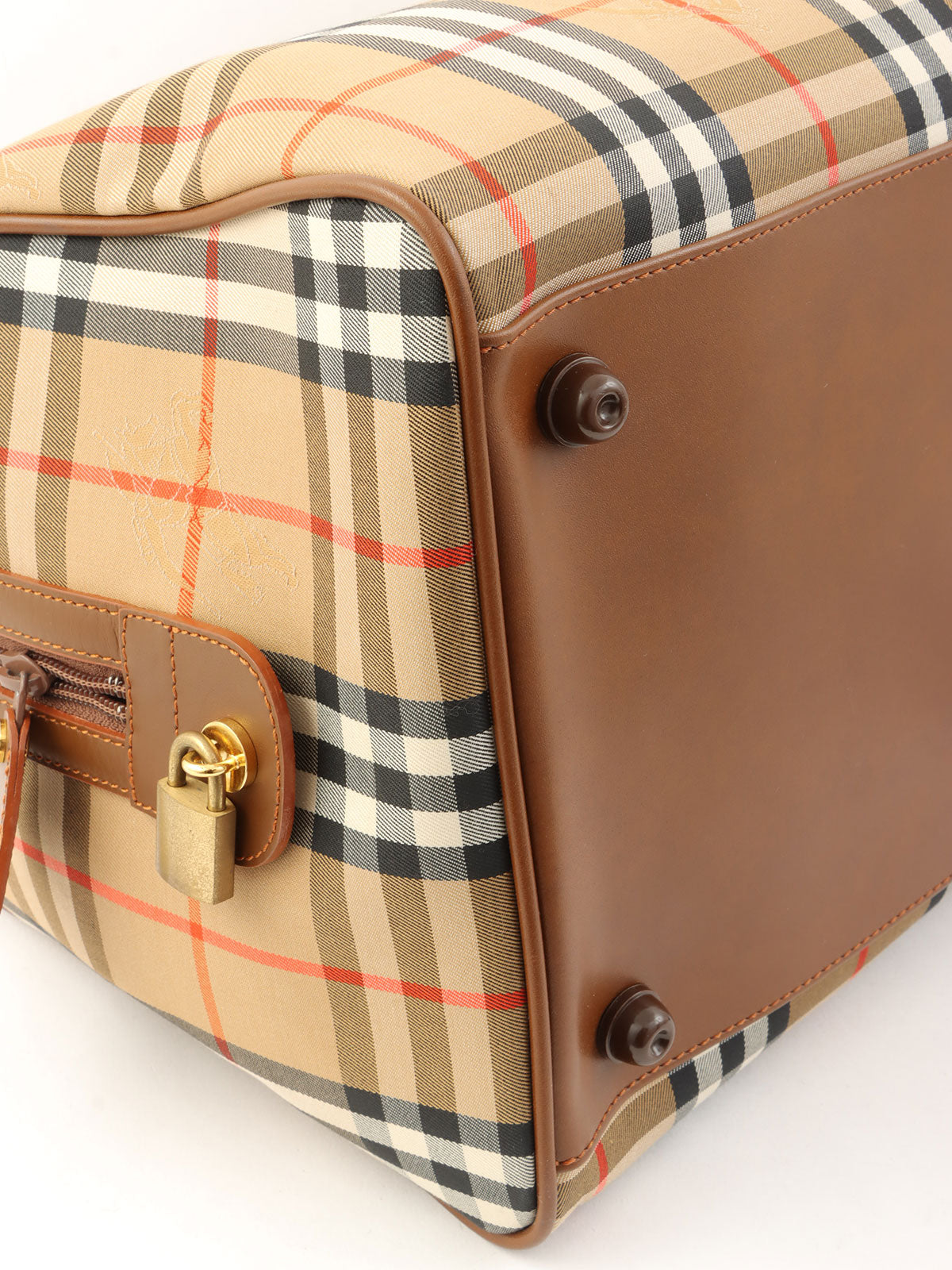 ノバチェックパターンロゴエンボスボストンバッグ　ブラウン/マルチ