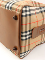 ノバチェックパターンロゴエンボスボストンバッグ　ブラウン/マルチ