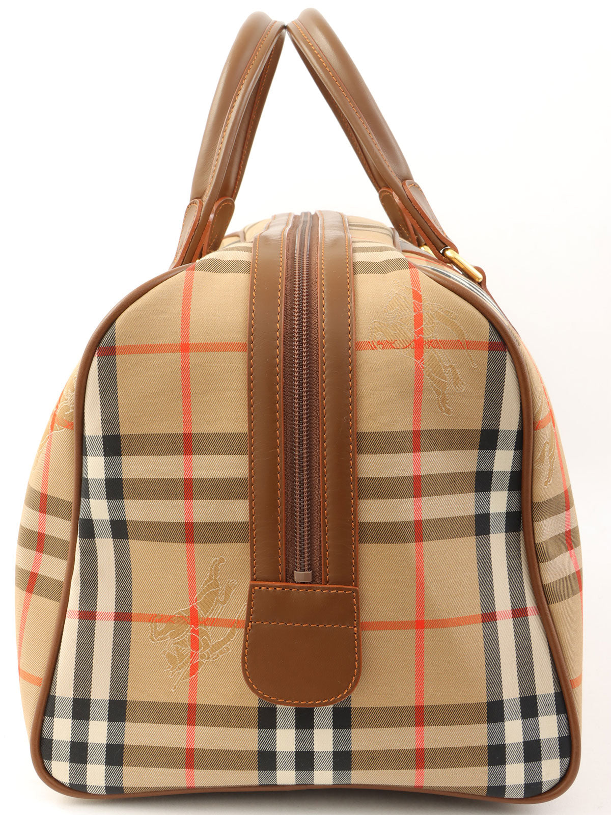 ノバチェックパターンロゴエンボスボストンバッグ　ブラウン/マルチ