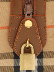 ノバチェックパターンロゴエンボスボストンバッグ　ブラウン/マルチ