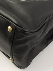 山茶花图案手提袋，黑色，约产于2001年