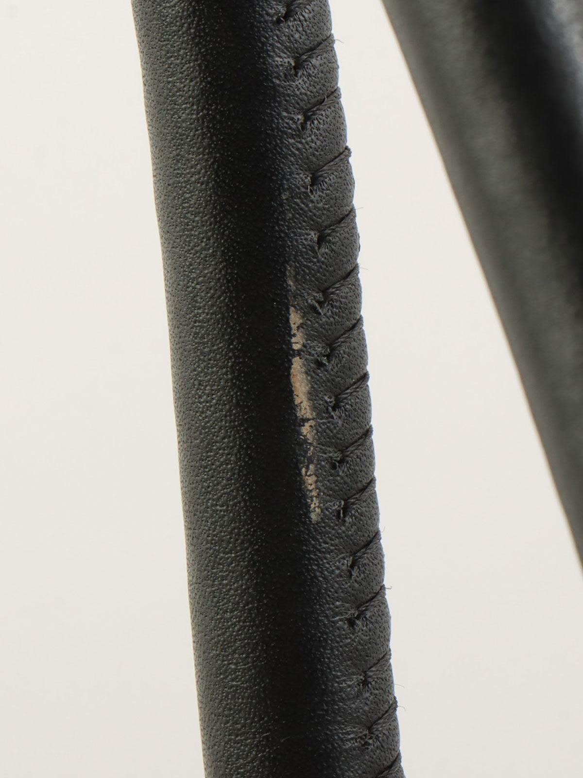 山茶花图案手提袋，黑色，约产于2001年