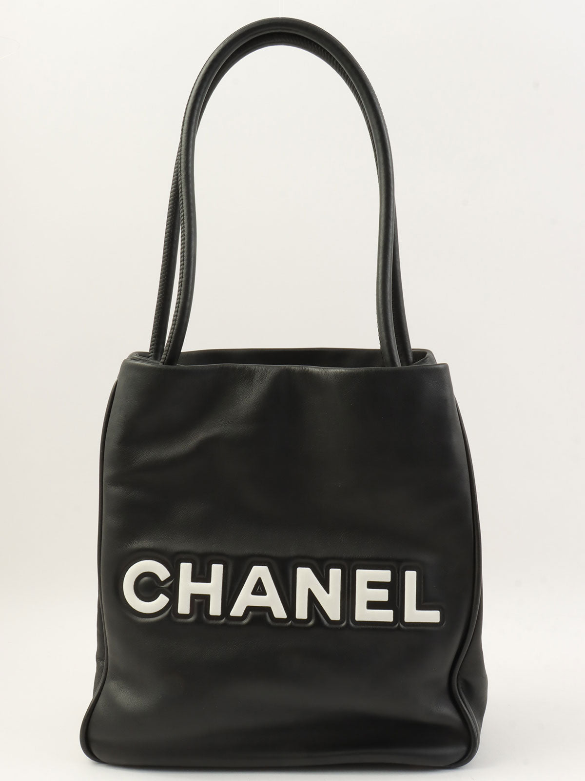 山茶花图案手提袋，黑色，约产于2001年